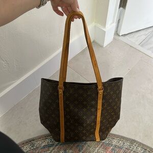 LV Sac Shopping Bag. Entrupy certificate included!